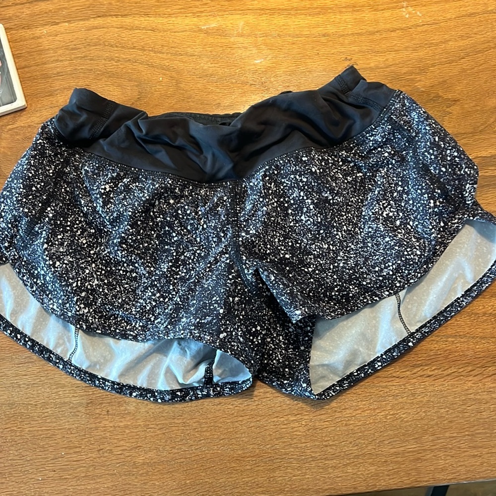 Black and white lululemon shorts size 6
